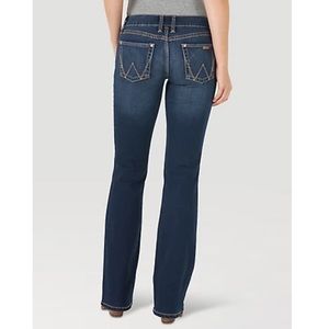 NWOT Wrangler Retro Mae Mid Rise Boot Cut Jeans - Size 7/8 waist 34 length